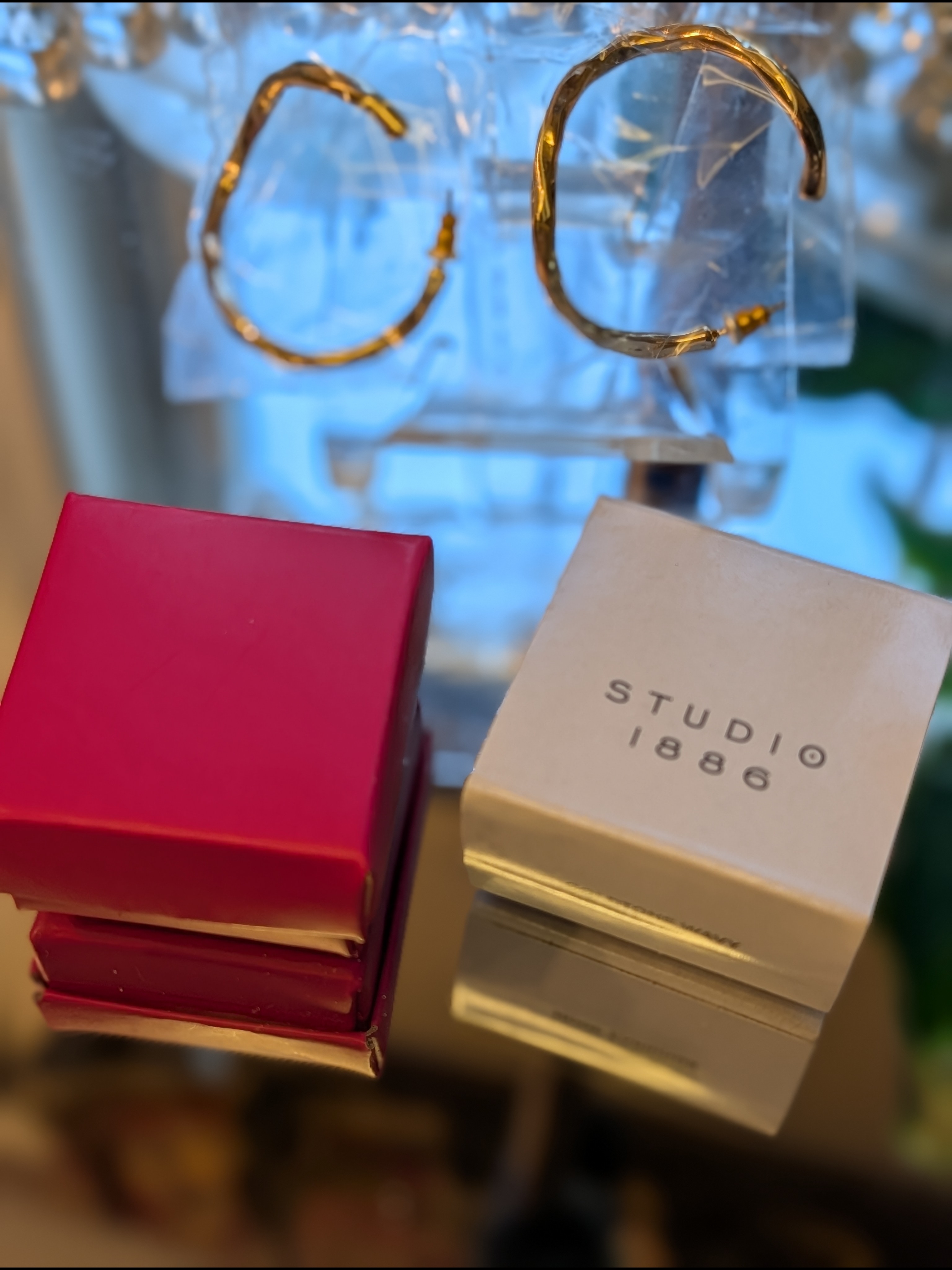 Avon Studio 1886 Gold Hoop Earrings - Polished Gold Finish Nib